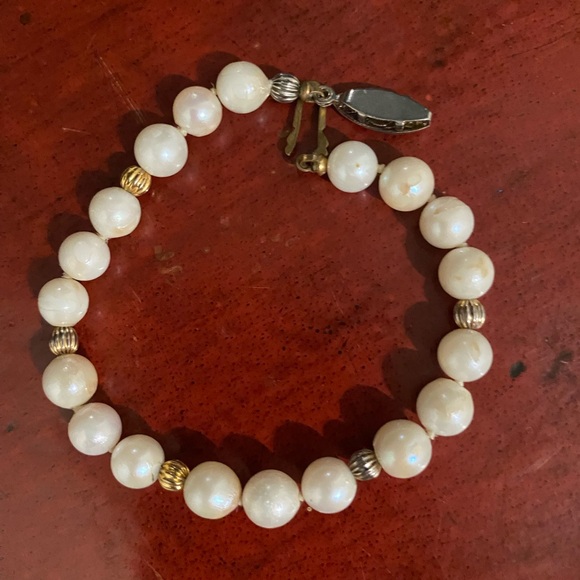 Vintage; Cultured PEARL Bracelet - Picture 2 of 2